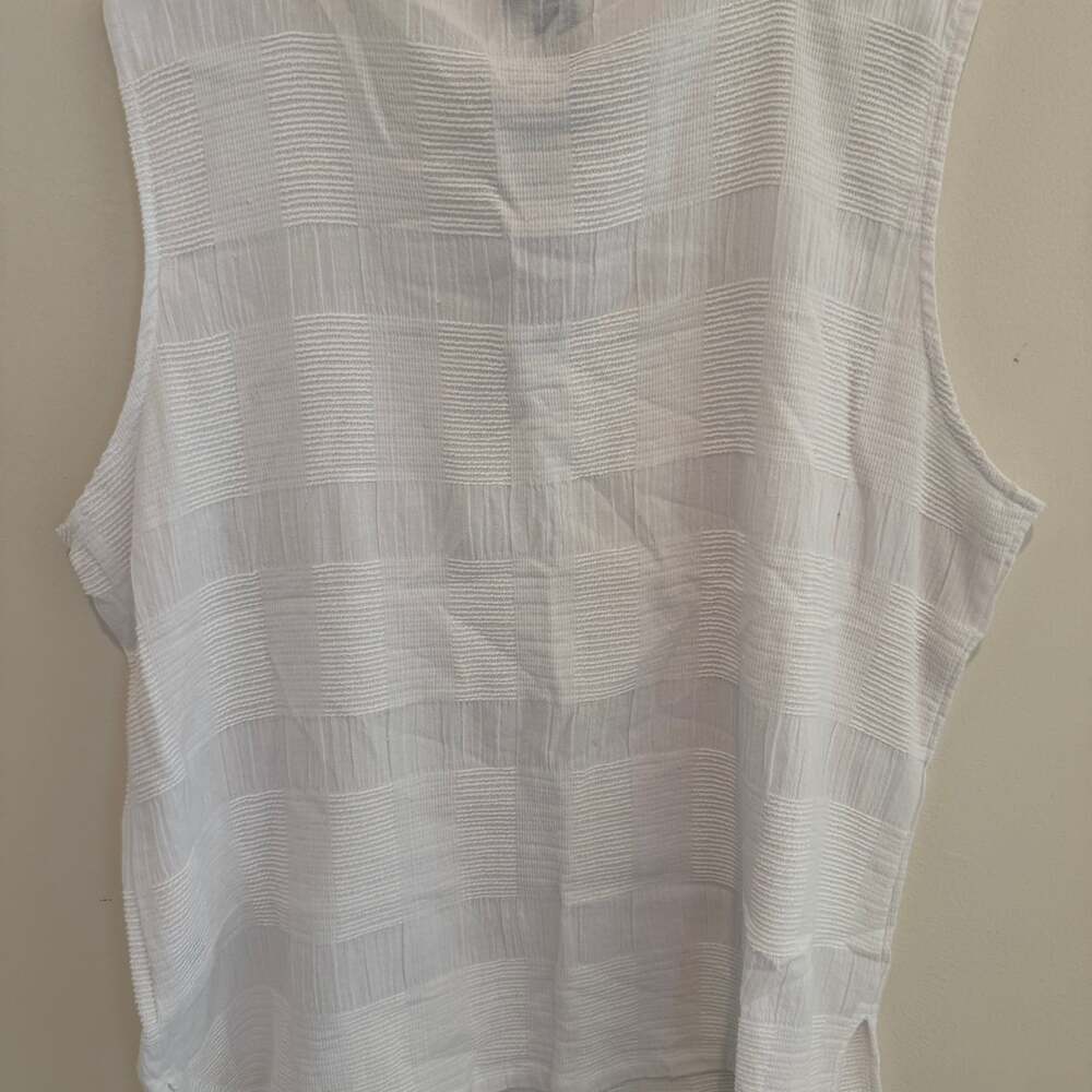 NWT Focus Sleeveless white textured shirt - Picture 2 of 6
